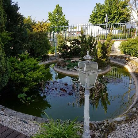 Pepiniere Villa โนฌ็องต์-ซูร์-แซน ภายนอก รูปภาพ