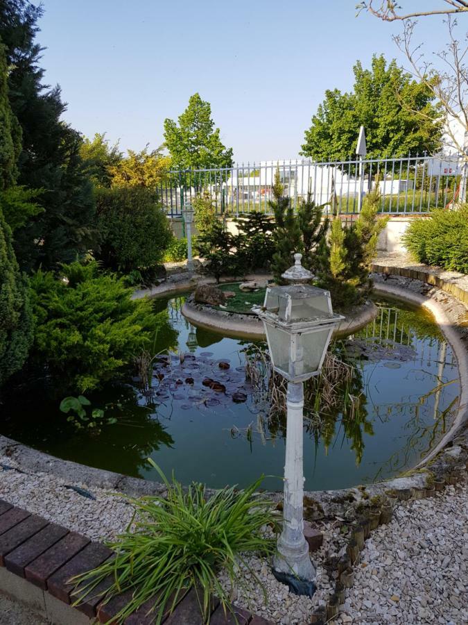 Pepiniere Villa โนฌ็องต์-ซูร์-แซน ภายนอก รูปภาพ